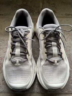 On Running Women’s Cloudrunner 2 Light Gray Performance Sneakers Size W9.5